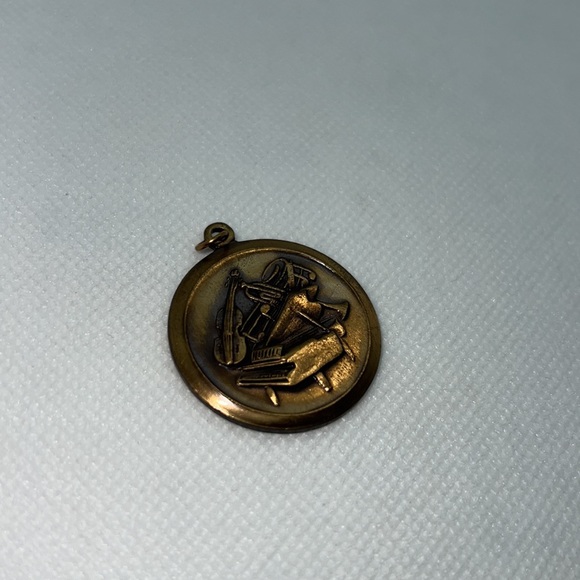 MUSICAL INSTRUMENT PENDANT CHARM PIANO, VIOLIN, SAXOPHONE, NOTOS - Picture 9 of 11